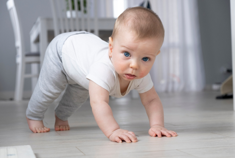 You are currently viewing Crawling to Walking: Milestones in Baby’s Physical Development