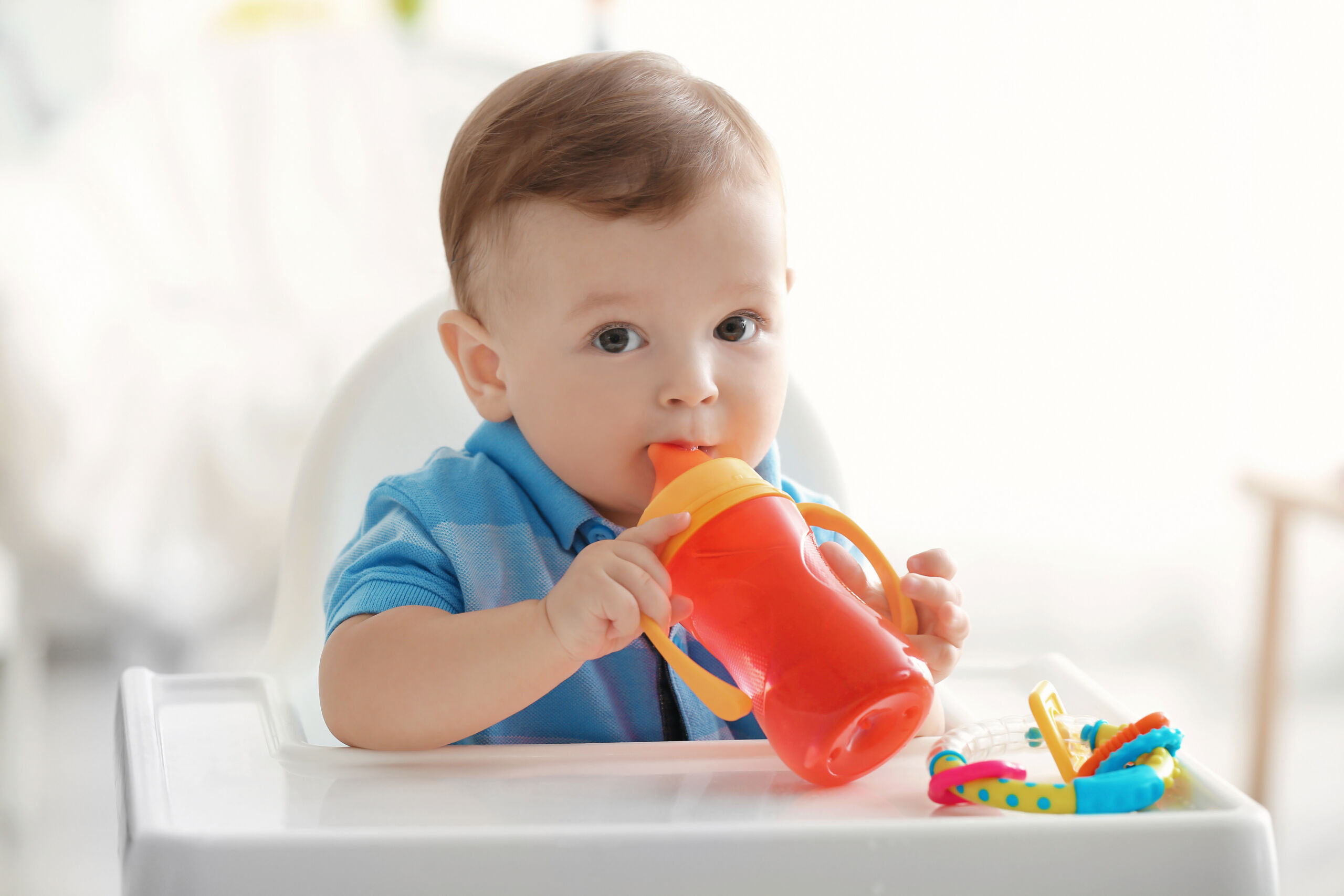 You are currently viewing How to Tell If Your Baby Is Ready for a Sippy Cup