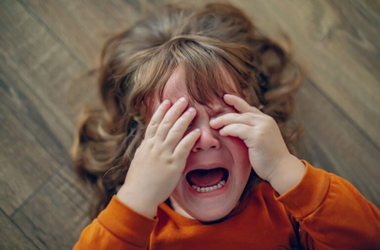 Read more about the article Handling Toddler Tantrums Effectively