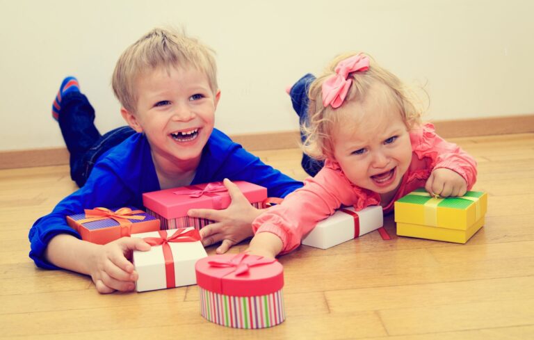 Read more about the article How to Handle Jealousy Between Siblings