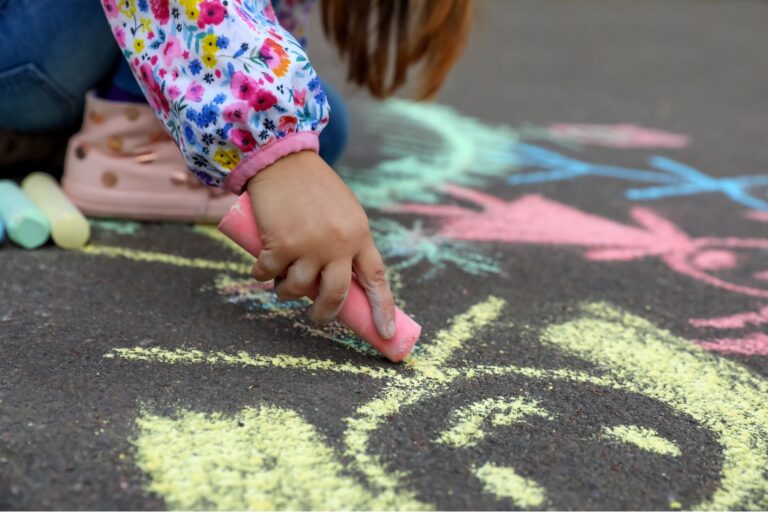 Read more about the article How to Encourage Creative Play in Toddlers