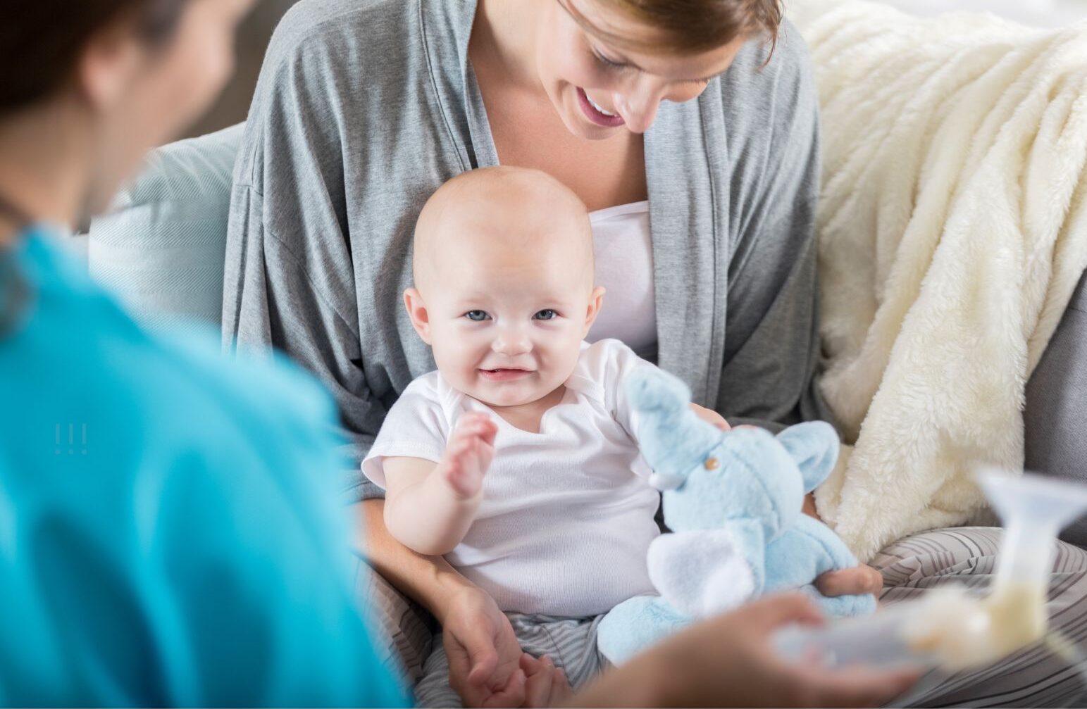 You are currently viewing Handling Family Visits and Social Situations with Your Baby