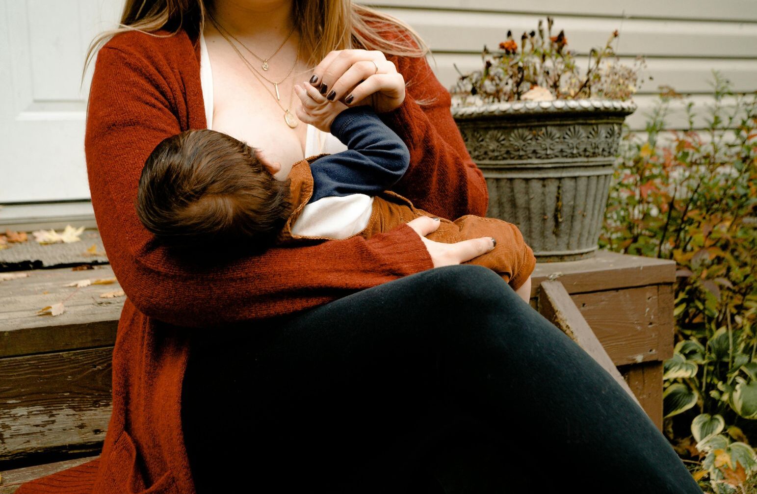 You are currently viewing The Benefits of Breastfeeding Past the First Year