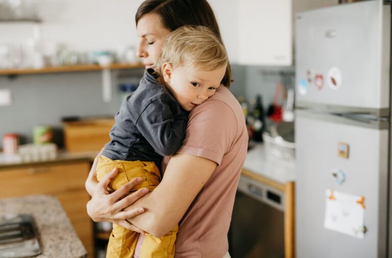 Read more about the article Recognizing and Managing Separation Anxiety in Toddlers