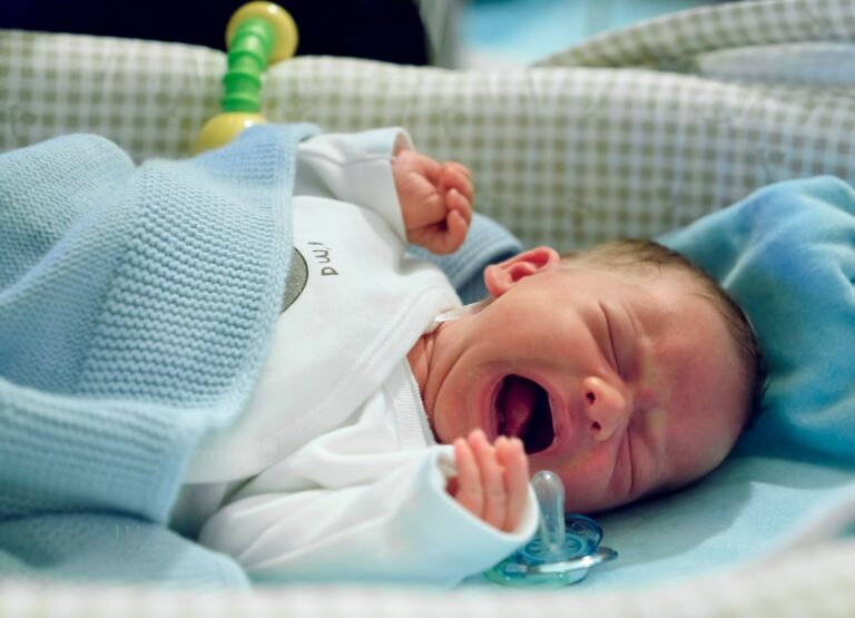 Read more about the article Peak Crying Stage in Month 2: This Will Pass!