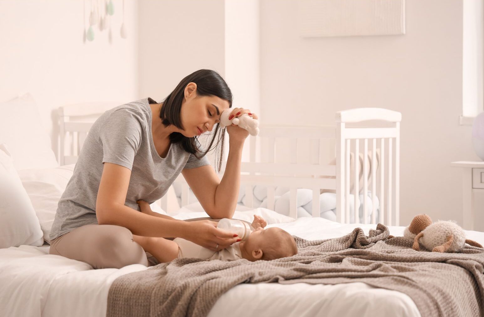 You are currently viewing Feeling Anxious: Recognizing and Managing Early Postpartum Anxiety