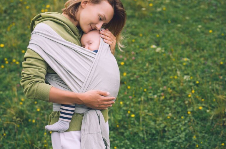 Read more about the article Safe & Supportive Babywearing Positions for Newborns (And What to Avoid)